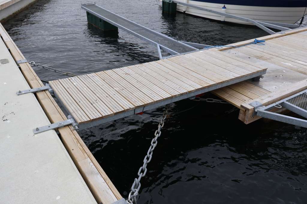 Landgang med tredekke - Bilde 1