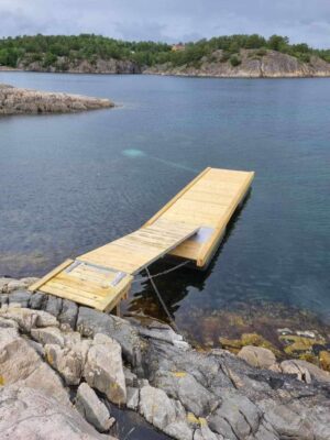 Flytebrygge i betong og tre