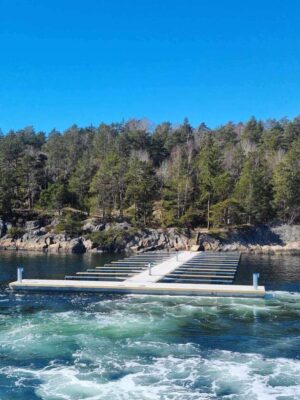 Betongbrygge med bølgedemper