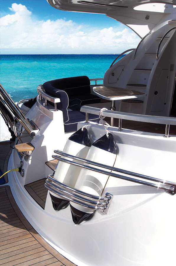 Polyform Fender F-serie hvit m/blå ender